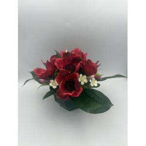Composition de fleurs rouges