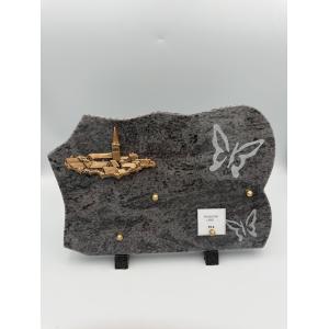 Plaque funéraire en granit gris avec village en bronze