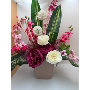 Composition de fleurs rose et blanche contant carré haut Vieux rose