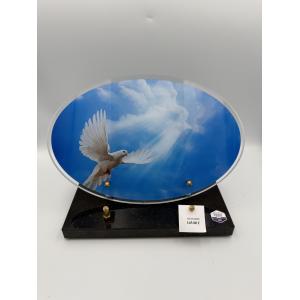 Plaque funéraire en plexi imprimé décor colombe et ciel socle granit noir